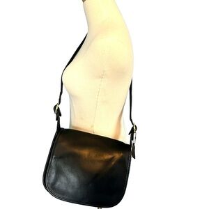 VTG 1999 Coach Classic Shoulder Bag 9170 Black Leather Brass Hardware 10" W USA